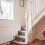 Spacious With Free Parking *