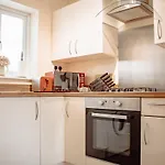 Spacious With Free Parking Apartment *