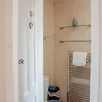 Spacious With Free Parking Apartment