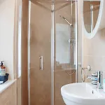 Spacious With Free Parking * Harrogate