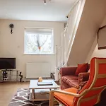 Spacious With Free Parking Apartment *