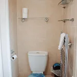 Spacious With Free Parking *