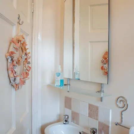 Spacious With Free Parking