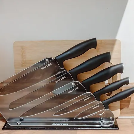 Spacious With Free Parking * 哈罗盖特