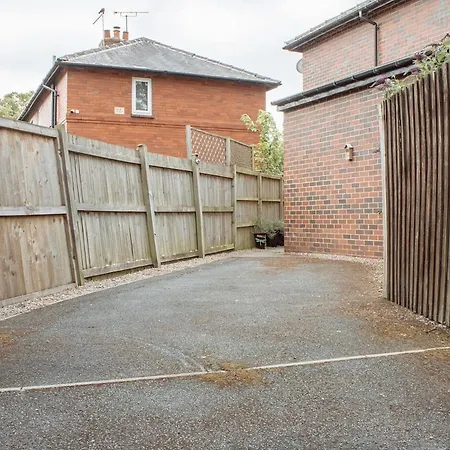 Spacious With Free Parking