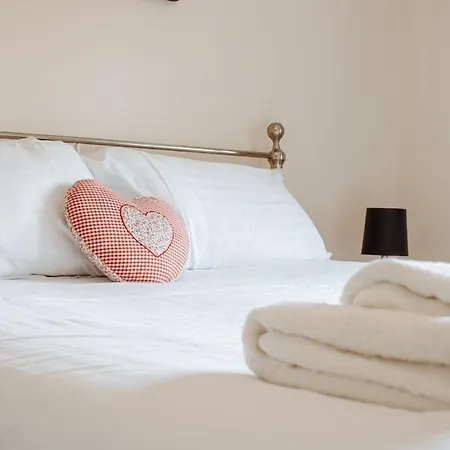 Apartment Spacious With Free Parking *